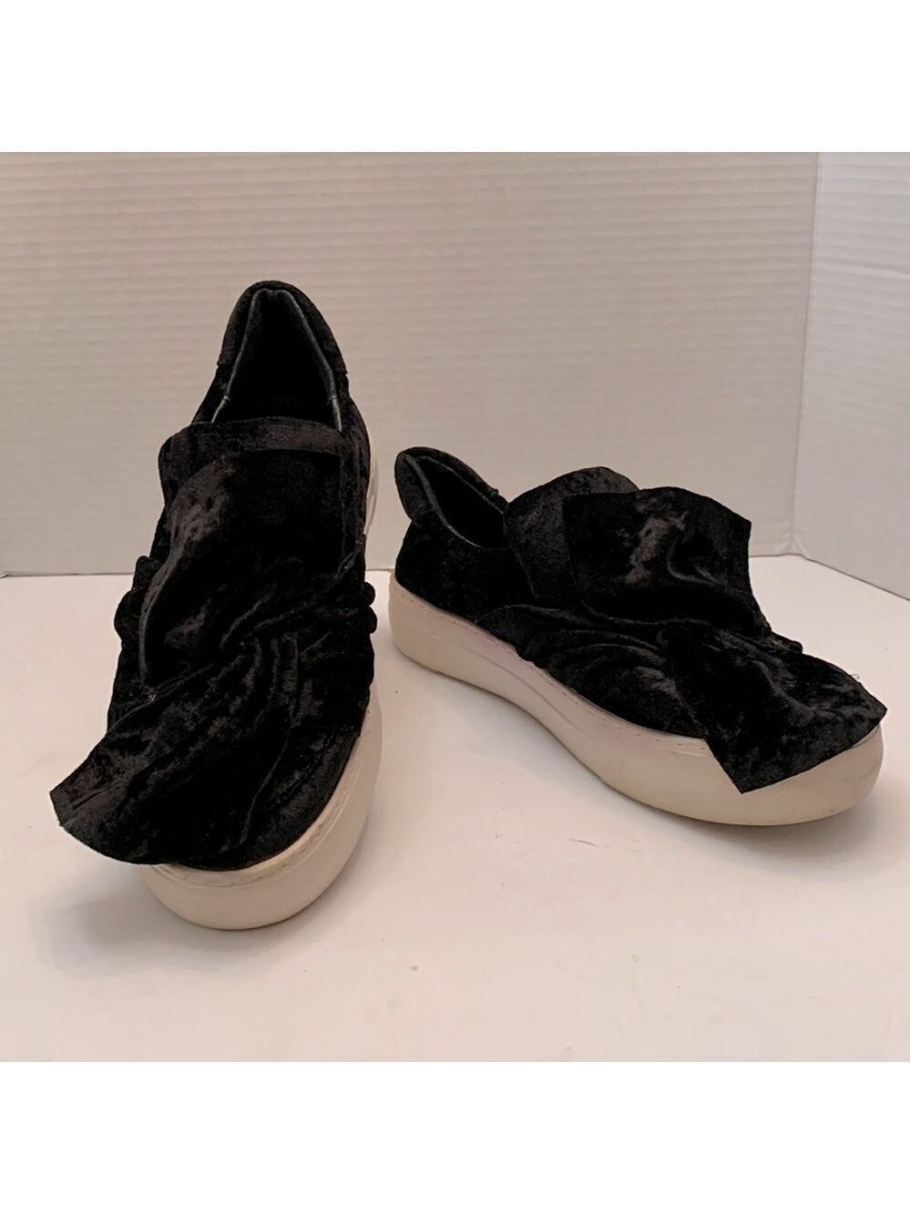 J/Slides Black Annabelle Velvet Round Toe Sneaker - Size 8.5